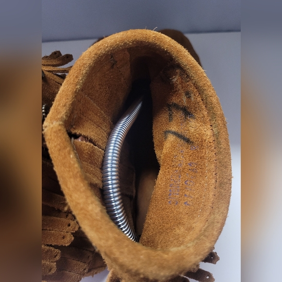 Minnetonka 8 Soft Suede Abkle Boots Double Fringe Studded Rubber Soles Side Zip - Picture 6 of 10